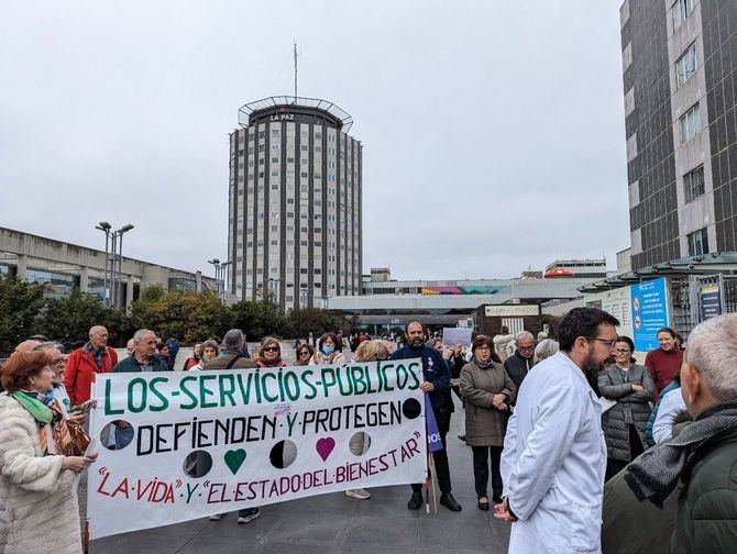 la Mesa en Defensa de la Sanidad Pública de Madrid (MEDSAP)-Marea Blanca ha convocado una marcha, a partir de las 12.00 horas, desde la puerta del Sol hasta el paseo del Prado, para defender el 'malogrado' sistema público de salud.