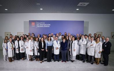 La presidenta de la Comunidad de Madrid, Isabel Díaz Ayuso, durante su reciente visita al Hospital público Universitario Puerta de Hierro Majadahonda, uno de los centros con recursos más punteros en materia de alta tecnología sanitaria, donde anunciaba la mejora tecnológica de 27 hospitales públicos de la región, con más de mil nuevos equipos como mamógrafos, ecógrafos o salas de radiología.