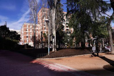 Las zonas estanciales y los paseos de este punto del barrio de Hispanidad se han acondicionado para hacerlos más accesibles y el parque ha sido transformado desde el punto vista paisajístico.