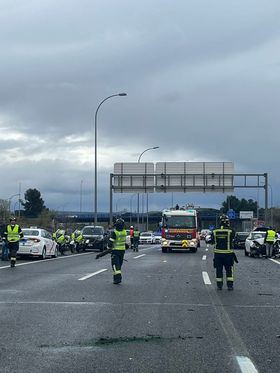 Casi 20 heridos leves tras la colisión múltiple entre 30 vehículos en la A-3, en Madrid