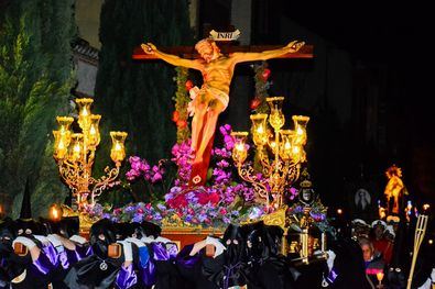 Desde la bulliciosa ciudad de Madrid hasta los pintorescos pueblos como Alcalá de Henares, Morata de Tajuña, Chinchón y San Lorenzo de El Escorial, la región ofrece una variedad de actividades y celebraciones para todos los gustos.