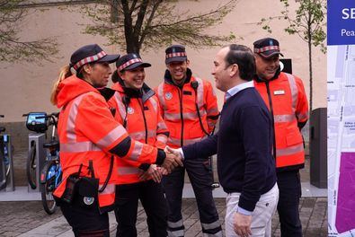 Es el cuarto año consecutivo en el que el Ayuntamiento de Madrid reserva áreas peatonales en los distritos de Centro y Salamanca, para favorecer el tránsito peatonal en las iglesias más concurridas y sus zonas de influencia y para el que se ha habilitado un dispositivo extraordinario de 600 efectivos del Cuerpo de Agentes de Movilidad.