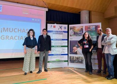 Entre los participantes en esta segunda edición de la jornada, han asistido el concejal del distrito de Hortaleza, David Pérez; el director del IES Tomás y Valiente, Tomás Alonso Pérez, y el Responsable de Acción Social y Voluntariado de Fundación Orange, Javier Díaz. 