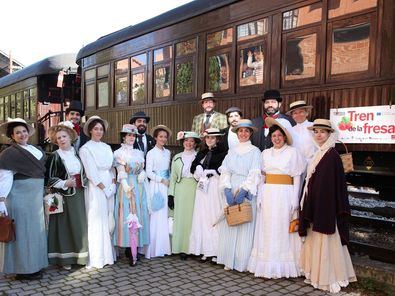 El Tren de la Fresa, que cumple 40 años con el lema 'Sigue soñando', recorre la segunda línea de tren más antigua de la península, inaugurada en 1851 por Isabel II para unir la capital con el histórico sitio de Aranjuez.