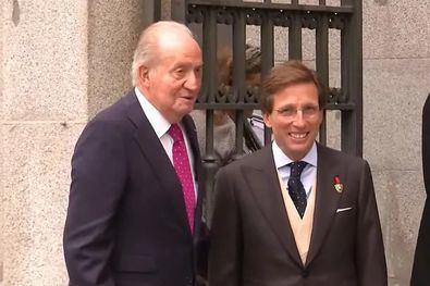 Teresa Urquijo y Moreno es nieta de Teresa de Borbón y Borbón, prima del rey emérito Juan Carlos I, que ha acudido al enlace para presenciar el casamiento de su sobrina-nieta.