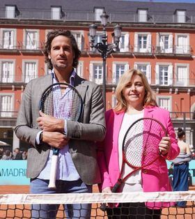El torneo Mutua Madrid Open monta una pista de tierra batida en la plaza Mayor e invita a los madrileños a jugar