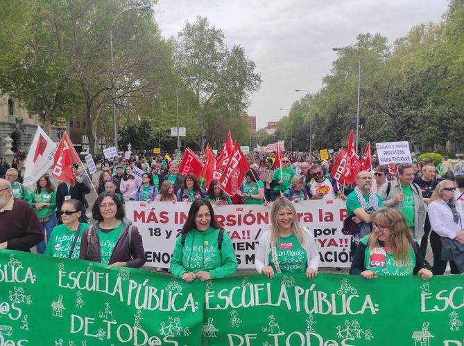 El miércoles 8 de mayo y el martes 21 del mismo mes, los docentes de la Comunidad de Madrid están llamados a seguir los paros y secundar las manifestaciones convocadas por los sindicatos de la Mesa Sectorial.