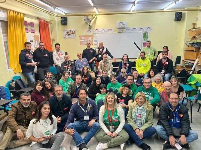 Un grupo de delegados sindicales han organizado una asamblea permanente en el CEIP Jarama de Rivas Vaciamadrid, para 'defender' la educación pública y mostrar su 'rechazo' a las propuestas que ha realizado la Consejería de Educación, Ciencia y Universidades en una reunión que han mantenido este lunes con los sindicatos de la Mesa Sectorial.