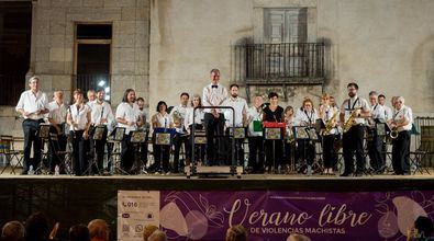 La Asociación Musical Banda de Vallecas, la banda de barrio más antigua de la capital, inaugura los actos de conmemoración por su 40 aniversario con un concierto este domingo, 14 de abril, a las 19.00 horas, en el centro cultural Paco Rabal del distrito de Puente de Vallecas.
