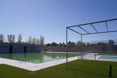 Las instalaciones, que entrarán en funcionamiento esta próxima temporada, cuentan con una piscina de baño de 25x25 metros y otra de chapoteo, de 7x7 metros.