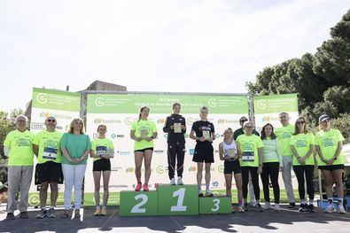 La alcaldesa en funciones, Inma Sanz, ha participado esta mañana en la entrega de premios de la XI Carrera Madrid en Marcha Contra el Cáncer, organizada por la Asociación Española contra el Cáncer (AECC). Además, han participado el delegado de Políticas Sociales, Familia e Igualdad, José Fernández; la concejala delegada de Deporte, Sonia Cea, y la concejala del distrito de Chamartín, Yolanda Estrada.