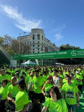 Más de 23.000 personas se suman a la XI Carrera Madrid en Marcha Contra el Cáncer, que ha recorrido este domingo la capital