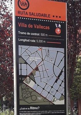 Con una longitud de 3.342 metros, la ruta S-6 se inicia junto a la estación de metro Villa de Vallecas, situada en el paseo de Federico García Lorca.