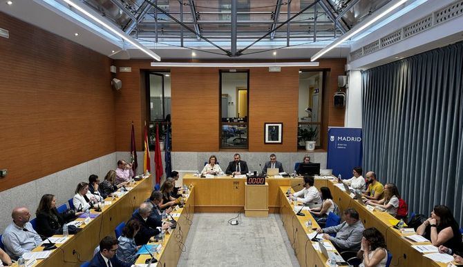 El Pleno de la Junta Municipal de Centro ha aprobado por unanimidad colocar una placa en la fachada de la sede de la Real Sociedad Fotográfica de Madrid, con motivo de su 125º aniversario. 