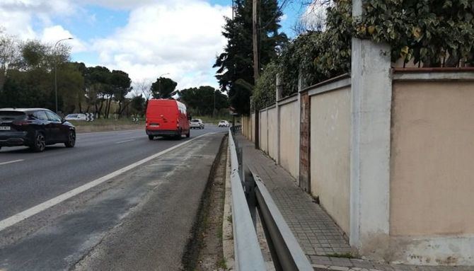 La asociación vecinal Manzanares-Casa de Campo está estudiando demandar al Ayuntamiento por su 'por su dejación de funciones en su responsabilidad con la salud y el bienestar' de los 5.000 habitantes de la colonia.