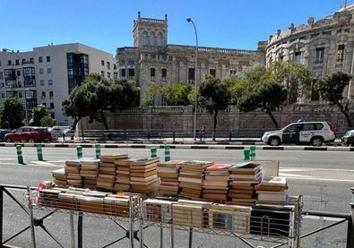 La Junta Municipal ha eximido a los libreros del pago de la tasa de ocupación de vía pública para compartir sus fondos con los paseantes.