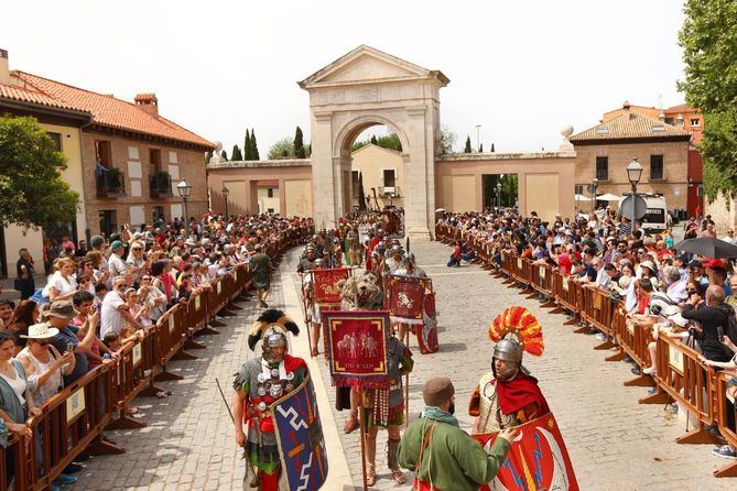 Durante seis días, Alcalá vuelve a ser romana y el público podrá disfrutar de conferencias, un campamento romano con actividades organizadas por casi un centenar de recreadores históricos de toda España.