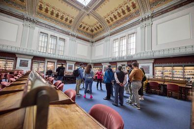 Como otros años, la Fundación de Amigos de la Biblioteca Nacional de España (FABNE) colabora con la Biblioteca en la organización de esta actividad.