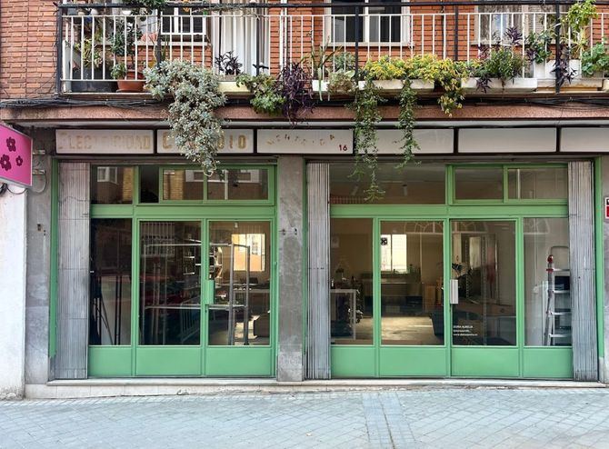 Esta original propuesta se puede adquirir, en Madrid, en el taller de flores Doña Aurelia –sito en el distrito de Hortaleza–, que ofrece una gran variedad de arreglos florales para todo tipo de ocasión.