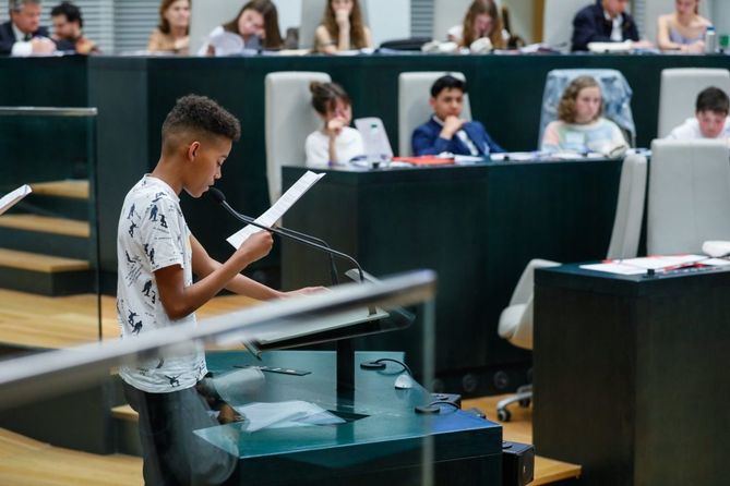 Los participantes forman parte de las 21 comisiones de participación de la infancia y adolescencia (COPIAS), órgano a través del que el Ayuntamiento promueve y garantiza que la población infantil se involucre en el proceso democrático y la vida política local. 