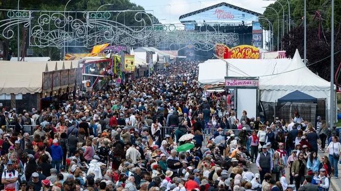 Cientos de personas han visitado este miércoles la Pradera de San Isidro, con motivo de la celebración de la festividad del patrón de Madrid y las múltiples actividades programadas por el Ayuntamiento.