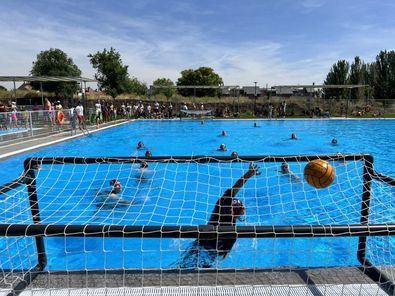 Barajas inaugura su piscina de verano