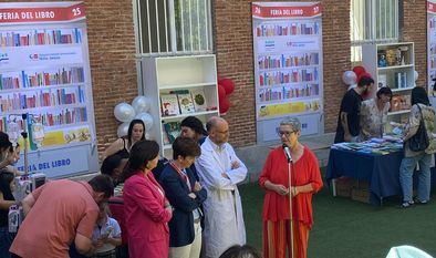 Eva Orúe, directora de la Feria del Libro de Madrid, ha asegurado que 'visitamos a quien hace de los libros una herramienta de compañía e, incluso, de sanación'.