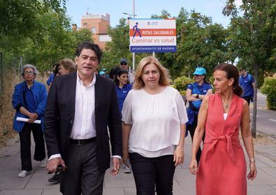 Sanz, junto a los concejales de los distritos de San Blas-Canillejas y Hortaleza, Almudena Maíllo y David Pérez, ha realizado parte del recorrido.