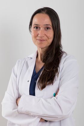 En la imagen, la Dra. Teresa Sánchez Rodríguez, especialista en Cirugía General y del Aparato Digestivo y experta en cirugía gastroesofágica del Hospital Quirónsalud San José.