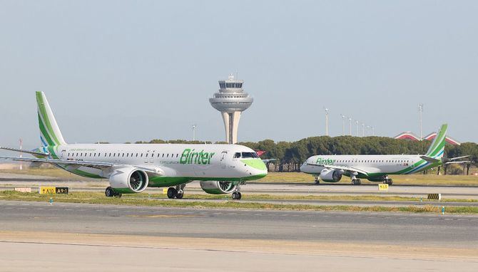 La aerolínea conecta la capital y las Islas Canarias con 16 vuelos diarios y conexiones gratuitas al resto de aeropuertos de las islas.