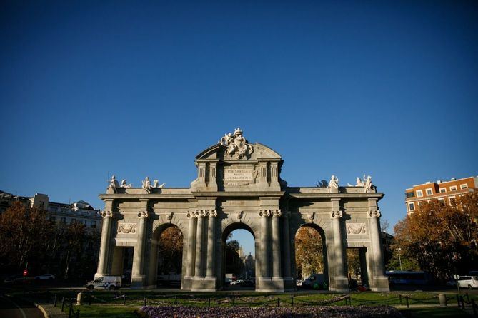 A lo largo de 16 meses, 150 profesionales de diferentes disciplinas aplicaron tanto nuevas tecnologías como el trabajo minucioso de los artesanos, para recuperar uno de los iconos culturales de Madrid.