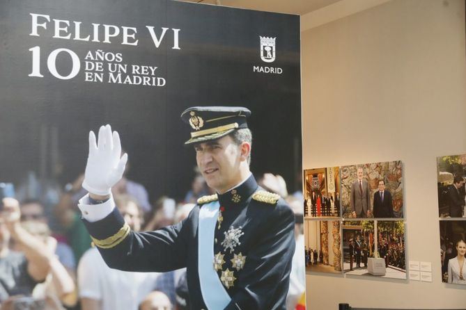 El Ayuntamiento de la capital inaugura en CentroCentro una exposición conmemorativa, con la muestra 'Felipe VI, 10 años de un rey en Madrid (2014-2024)', que reúne 34 imágenes que muestran la faceta institucional del monarca, así como su lado más íntimo y personal y que permanecerá abierta hasta el 14 de julio.