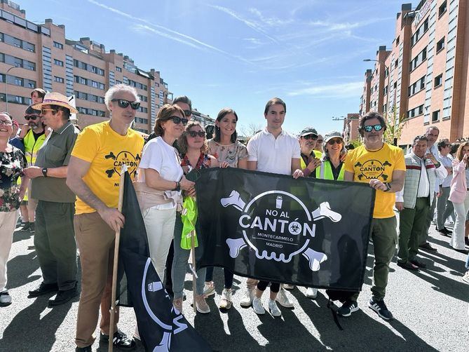 La Asociación Vecinal de Montecarmelo y la Plataforma No Al Cantón de este barrio han acusado al alcalde de elaborar informes 'a la medida' para seguir adelante con el proyecto del cantón. Por su parte, la portavoz del Partido Socialista en el Ayuntamiento, Reyes Maroto, asegura que aún está a la espera de ver el informe encargado por el Gobierno municipal.