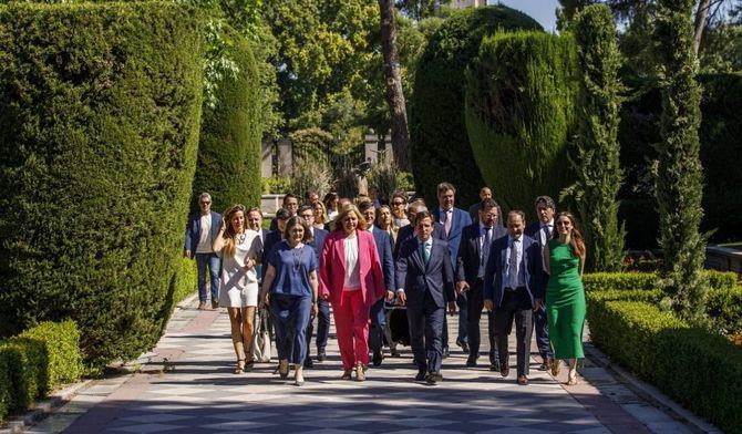 El alcalde ha recordado 'el papel relevante que están jugando todos los distritos de la ciudad de Madrid' y, por ello, ha manifestado su agradecimiento a sus concejales, 'que son los más cercanos a los ciudadanos'.