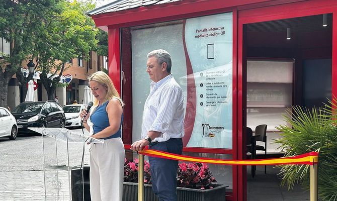 La Concejalía de Turismo de Torrelodones, liderada por el edil Felipe Pinto, ha inaugurado una nueva Oficina de Turismo para promover los atractivos locales, los recursos turísticos y eventos del municipio madrileño.