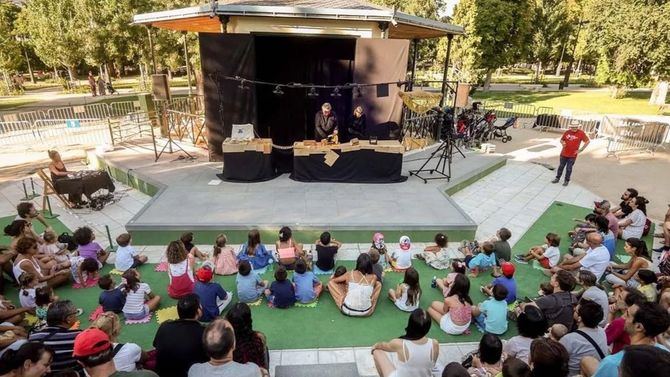 El Teatro de Títeres de El Retiro inicia este sábado 6 de julio su programación veraniega con el ciclo 'Títere de Verano', una propuesta para que los más pequeños disfruten de una variada selección de espectáculos, a las 20.00 horas.