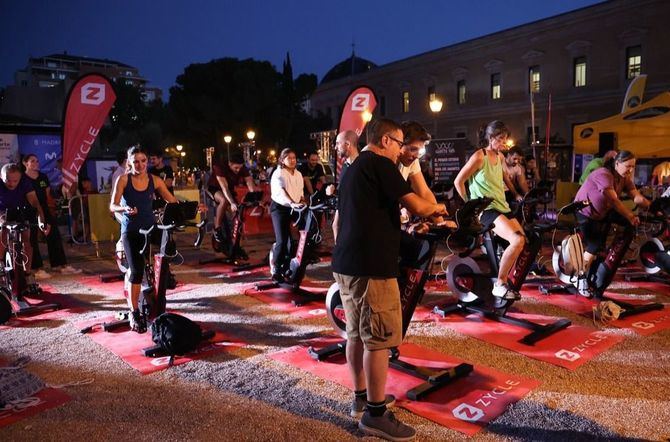 El viernes 5 de julio, en la plaza de Colón, podrá practicarse una amplia variedad de modalidades deportivas, entre las las 20.00 y la 1.00 de la madrugada. El objetivo principal es la promoción de hábitos saludables que fomentan la calidad de vida y el bienestar de la ciudadanía.