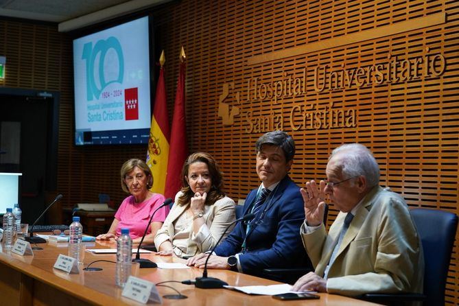 La consejera de Sanidad, Fátima Matute, ha participado este viernes en el acto que recuerda la efeméride junto a los profesionales y el equipo directivo de este complejo de apoyo de la red hospitalaria del Servicio Madrileño de Salud (SERMAS).