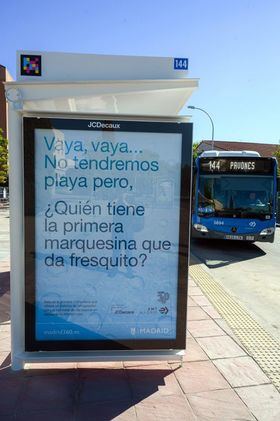 El prototipo es fruto de una innovación patentada por JCDecaux y EMT Madrid evaluará su funcionamiento en vía pública durante, al menos, seis meses.