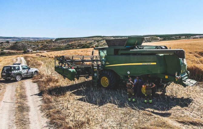 Las máquinas que se encuentren a menos de 400 metros de terreno forestal deberán incorporar batefuegos, extintores de polvo o mochilas con agua. Antes de comenzar, el agricultor debe avisar al teléfono 900 720 300, para indicar el lugar y horario estimado de los trabajos.