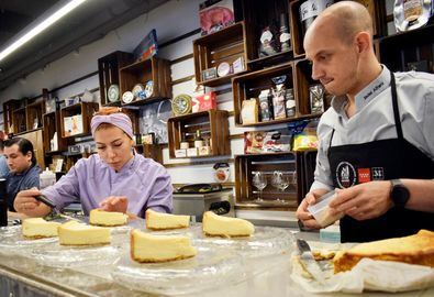 La tarta ganadora se elabora con queso puro de oveja curado de Campo Real con sello M de Madrid Calidad. 