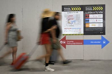 Los trabajos en la estación de Madrid Chamartín Clara Campoamor reorganizarán los accesos a los servicios de Alta Velocidad, Media y Larga Distancia y Cercanías este martes con nuevos itinerarios para los viajeros.