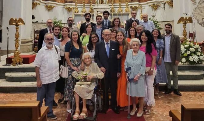 Ambos han cumplido los 72 años de su enlace creando una gran familia y manteniéndose siempre activos, sin importar su larga edad.