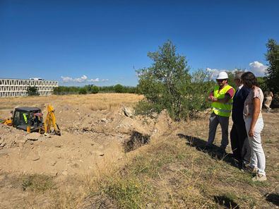 El secretario de Estado de Memoria Democrática, Fernando Martínez, ha asegurado que tiene “esperanza” en que los trabajos arqueológicos que se están llevando a cabo en la parcela de Montecarmelo, en la que el Ayuntamiento de Madrid plantea construir un cantón de limpieza, arrojen que allí se encuentra una fosa común con los restos de más de trescientos brigadistas internacionales.