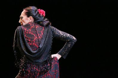 La bailaora barcelonesa Carmen Cortés apela al recuerdo del arte jondo en 'Memorias', que estrena en la región madrileña con su danza de la antigua escuela y una visión y sentimiento personales.