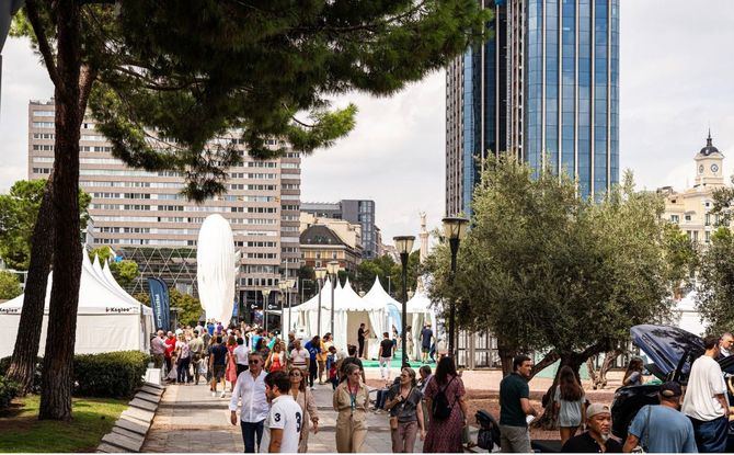 Las calles que rodean la plaza de Colón del distrito de Salamanca se llenarán, desde el viernes 13 hasta el domingo 15 de septiembre, de modelos de diferentes marcas de coches, motos y 'bicis', para que los visitantes puedan conducirlos en un entorno urbano una vez se hayan registrado.