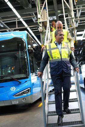 Supone la tercera fase del proyecto de electrificación de este centro de operaciones mientras que en la primera se instalaron casi 100 cargadores y en la segunda se puso en marcha la primera estación de carga eléctrica con 52 pantógrafos invertidos.