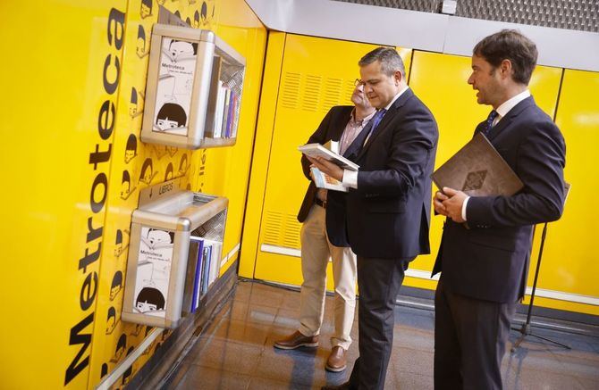 El consejero Rodrigo presentaba esta iniciativa durante la reciente Feria del Libro de Madrid.