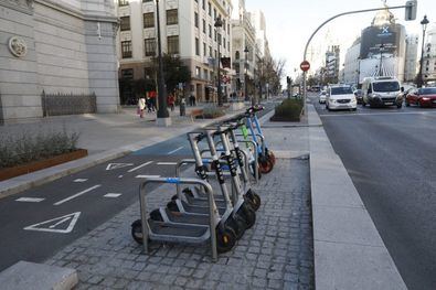 Entre los incumplimientos se encuentra no dar servicio a toda la ciudad, la falta de cobertura de los seguros y la ausencia de tecnología que impida a los vehículos circular o estacionar en zonas prohibidas.