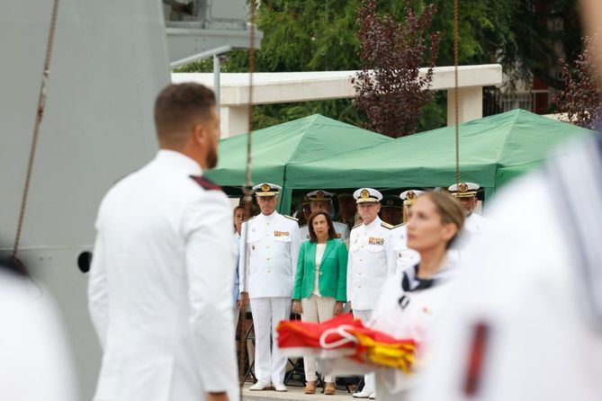 Además de la Ministra, al acto han acudido el jefe de Estado Mayor de la Defensa, almirante general Teodoro Esteban López Calderón, y la subsecretaria de Defensa, Adoración Mateos.